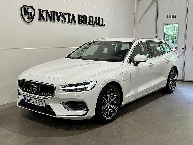 Vit Begagnad 2021 Volvo V60 Inscription Kombi | 307 800 kr (Marknadspris) - Bild 1/4