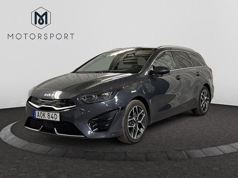 Grå Begagnad 2022 Kia Ceed Sportswagon Advance Kombi | 259 900 kr (Marknadspris) - Bild 1/3