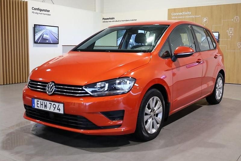 Orange Begagnad 2016 VW Golf VII Halvkombi | 119 900 kr (Bra pris) - Bild 1/3