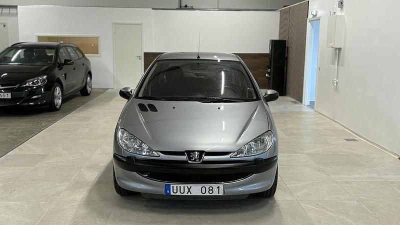 Begagnad Peugeot 206 109 HK (80 kW) 2004 Grå Halvkombi