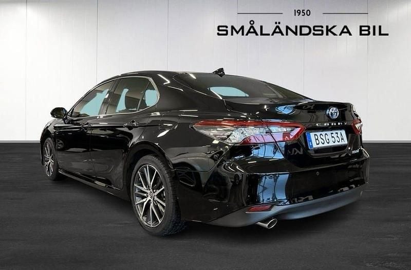 Begagnad Toyota Camry Hybrid 218 HK (160 kW) 2021