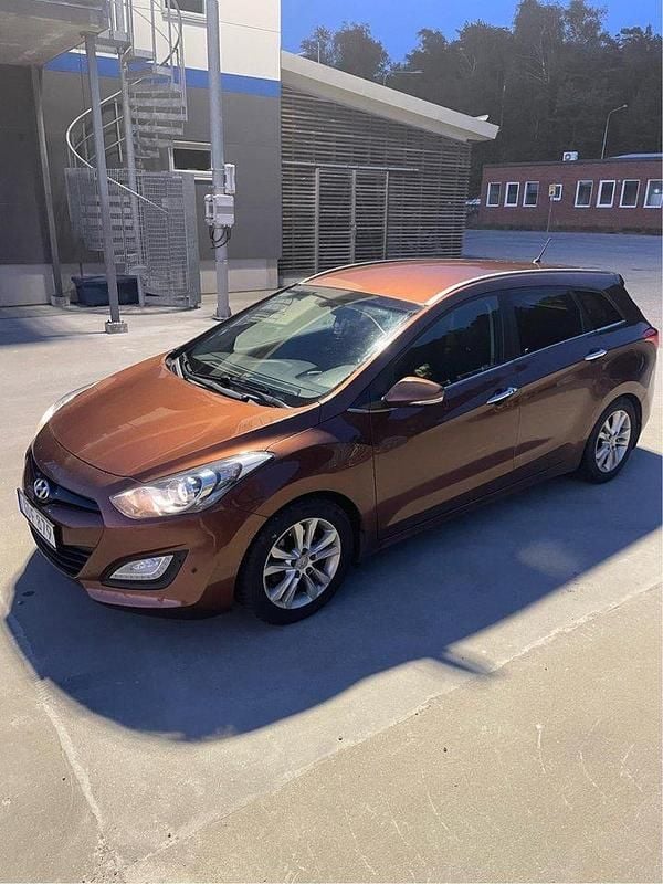 Brun Begagnad 2014 Hyundai i30 Kombi | 47 000 kr (Superpris) - Bild 1/4