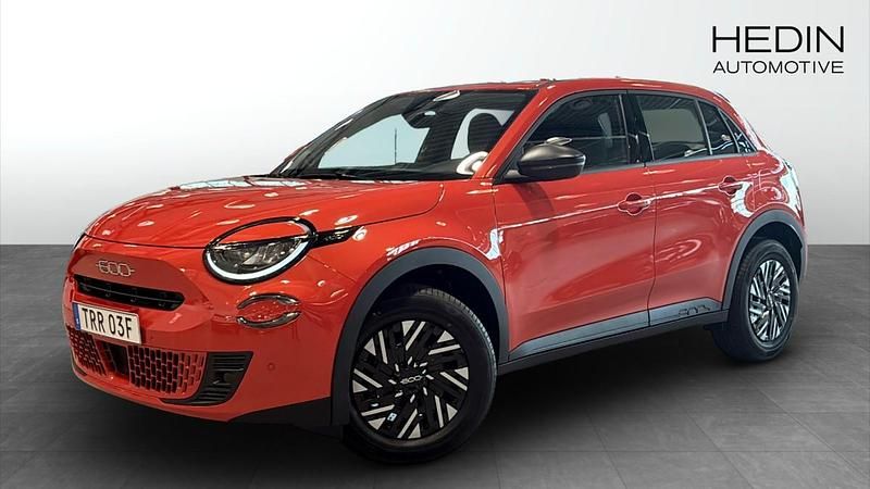Orange Ny 2025 Fiat 600 Lounge SUV | 344 900 kr (Dyr) - Bild 1/4