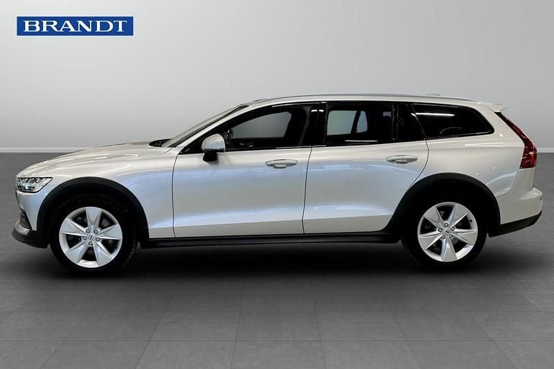 Begagnad Volvo V60 CC SE 192 HK (141 kW) 2019 Silver Kombi