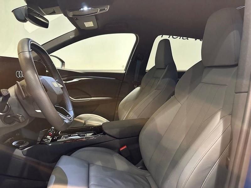 Begagnad Audi Q6 e-tron S-Line 285 kW (388 HK) 2024 Blå SUV