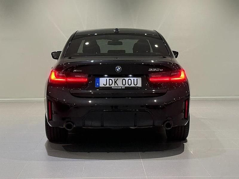 Begagnad BMW 330e Comfort Edition 184 HK (135 kW) 2024 Svart Sedan