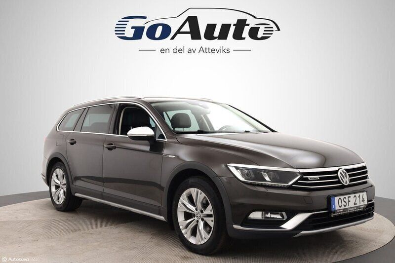 Mörkbrun Begagnad 2018 VW Passat Alltrack Executive Kombi | 179 500 kr (Marknadspris) - Bild 1/4