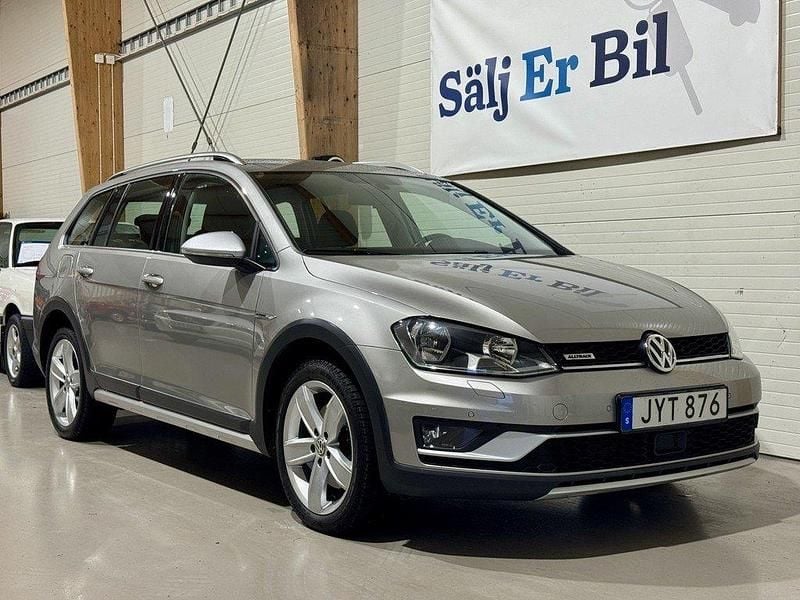 Silver Begagnad 2016 VW Golf Alltrack Kombi | 219 900 kr (Marknadspris) - Bild 1/4