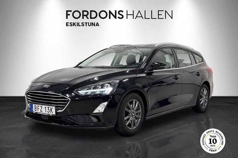 Svart Begagnad 2020 Ford Focus Titanium Kombi | 189 900 kr (Marknadspris) - Bild 1/4