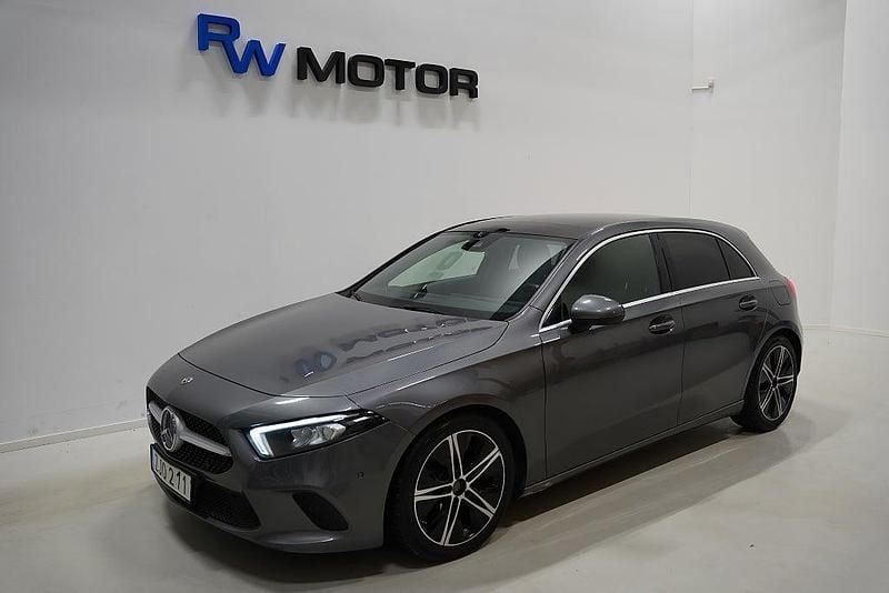 Begagnad Mercedes A180 136 HK (100 kW) 2018 Grå Halvkombi
