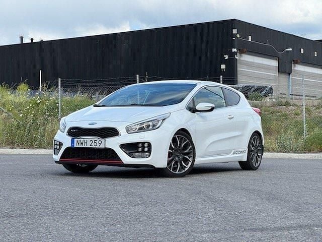 Vit Begagnad 2014 Kia ProCeed GT Halvkombi | 95 000 kr (Bra pris) - Bild 1/4