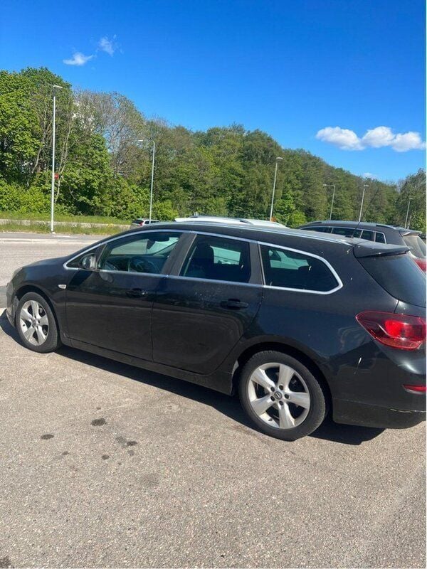 Svart Begagnad 2012 Opel Astra Enjoy Kombi | 45 000 kr (Marknadspris) - Bild 1/3