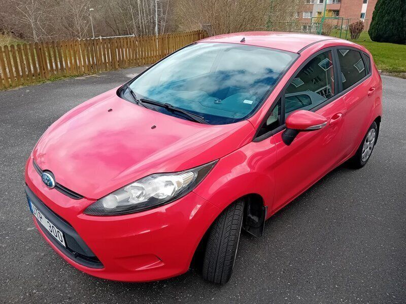 Röd Begagnad 2010 Ford Fiesta Trend Halvkombi | 40 000 kr (Marknadspris) - Bild 1/2