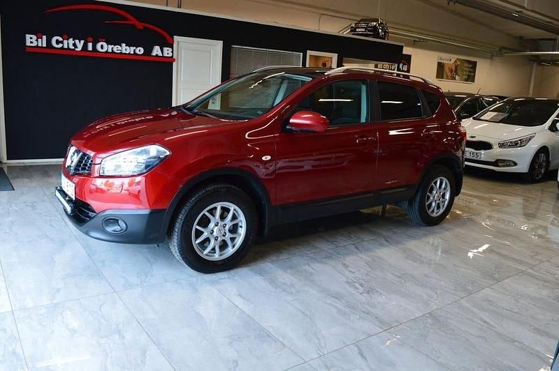 Röd Begagnad 2013 Nissan Qashqai SUV | 99 900 kr (Marknadspris) - Bild 1/4