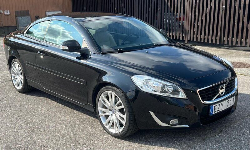 Svart Begagnad 2012 Volvo C70 Summum Cab | 173 000 kr (Marknadspris) - Bild 1/4