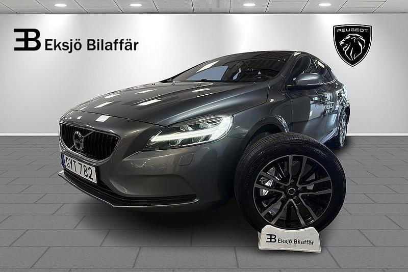Begagnad Volvo V40 Momentum 152 HK (111 kW) 2017 Grå metallic Halvkombi