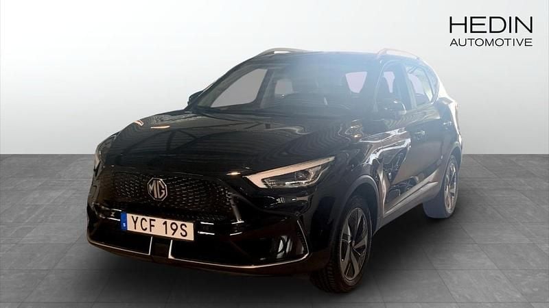 Svart (black) Begagnad 2022 MG ZS Luxury Sedan | 244 900 kr (Superpris) - Bild 1/4