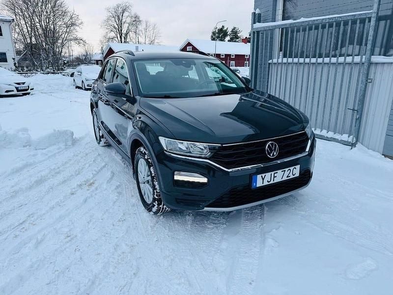 Grå Begagnad 2021 VW T-Roc SUV | 179 900 kr (Bra pris) - Bild 1/4