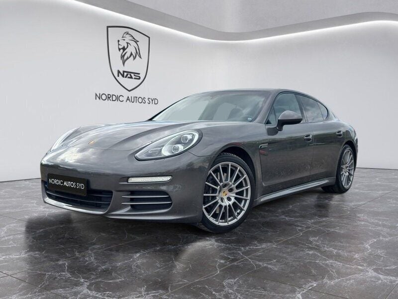Mörkgrå Begagnad 2013 Porsche Panamera 4 Sedan | 369 900 kr (Marknadspris) - Bild 1/4