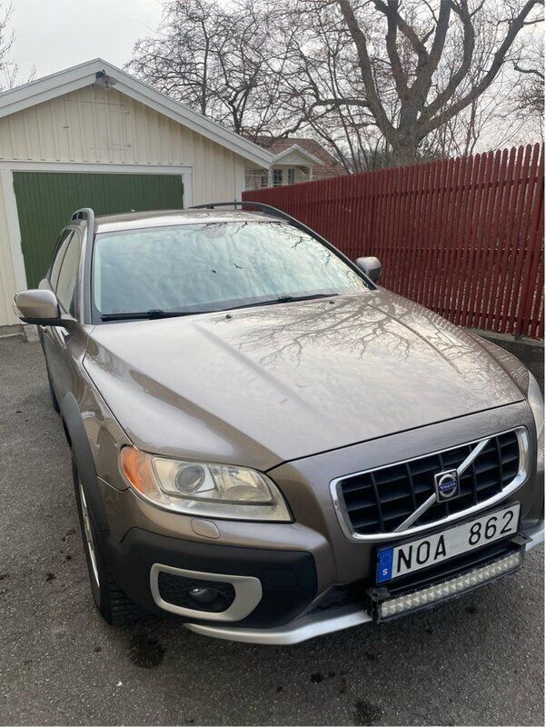Grå Begagnad 2008 Volvo XC70 Momentum SUV | 70 000 kr (Bra pris) - Bild 1/4