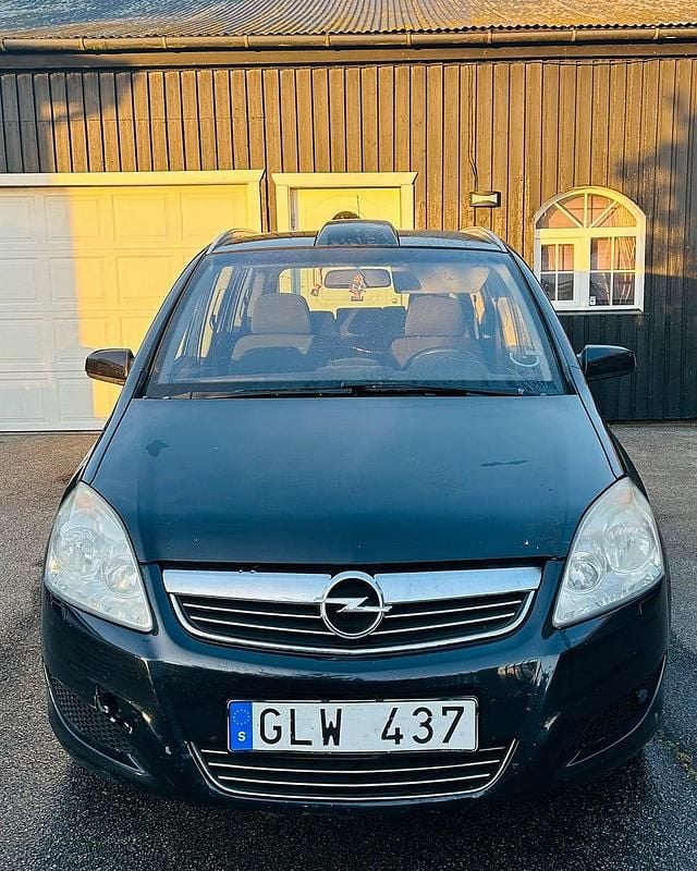 Begagnad Opel Zafira 94 HK (69 kW) 2008 Svart Minibuss