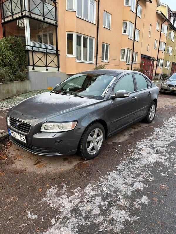 Begagnad 2008 Volvo S40 Sedan | 45 000 kr (Marknadspris) - Bild 1/4