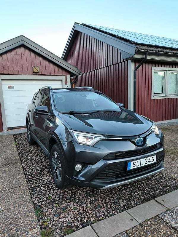 Begagnad 2016 Toyota RAV4 Hybrid SUV | 177 000 kr (Bra pris) - Bild 1/4