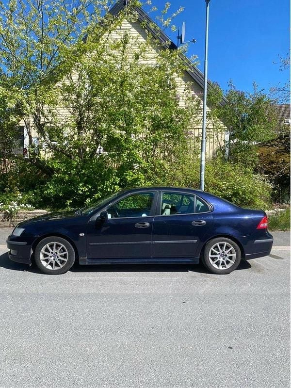 Blå Begagnad 2002 Saab 9-3 Sedan | 15 000 kr (Superpris) - Bild 1/4