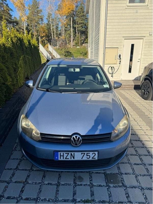 Blå Begagnad 2009 VW Golf VI Halvkombi | 45 000 kr (Marknadspris) - Bild 1/4