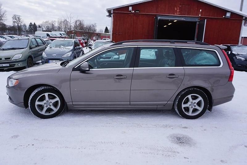 Begagnad Volvo V70 Momentum 163 HK (119 kW) 2011 Grå Kombi