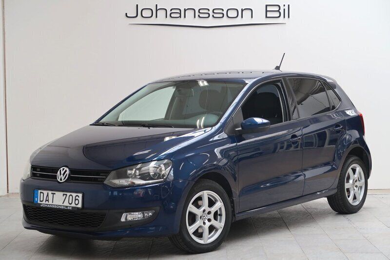 Mörkblå Begagnad 2013 VW Polo Halvkombi | 79 900 kr (Marknadspris) - Bild 1/4