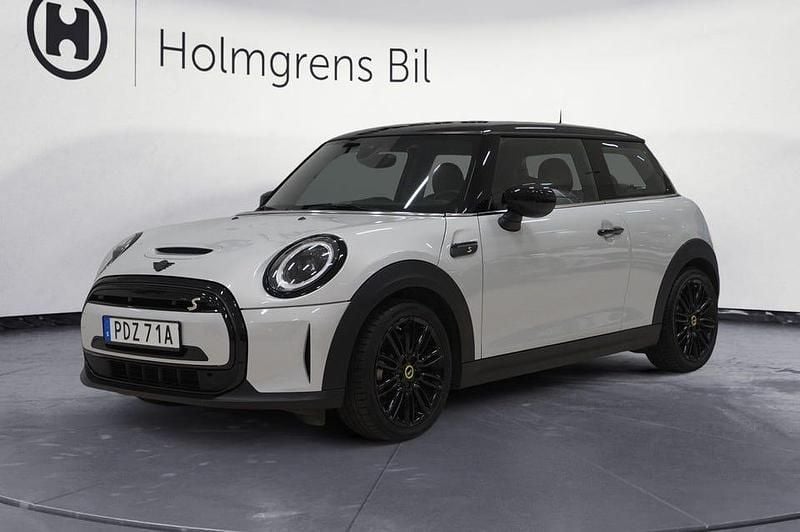 White silver metallic Begagnad 2022 Mini Cooper Essential Halvkombi | 229 500 kr (Marknadspris) - Bild 1/4