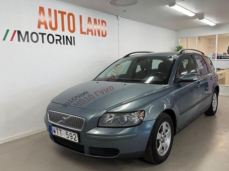 Grön Begagnad 2005 Volvo V50 Kombi | 44 900 kr (Marknadspris) - Bild 1/4