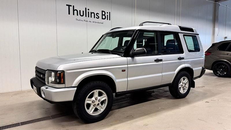 Grå Begagnad 2003 Land Rover Discovery 2 S SUV | 129 900 kr - Bild 1/4