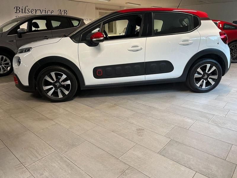 Vit Begagnad 2018 Citroën C3 PureTech Halvkombi | 120 000 kr (Marknadspris) - Bild 1/4