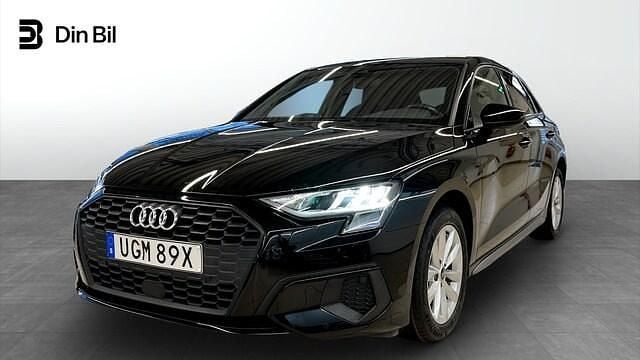 Brilliantsvart Begagnad 2023 Audi A3 Proline Sedan | 249 000 kr (Bra pris) - Bild 1/4