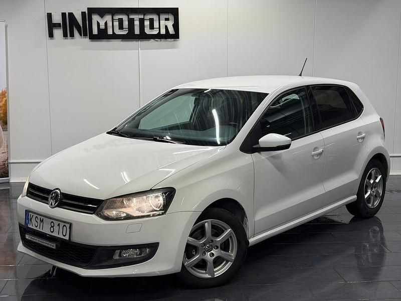 Vit Begagnad 2010 VW Polo Halvkombi | 69 900 kr (Marknadspris) - Bild 1/4