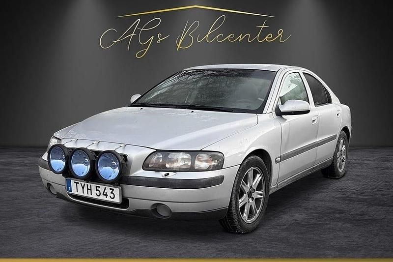 Ljusgrå Begagnad 2003 Volvo S60 Business Edition Sedan | 34 900 kr (Lite dyr) - Bild 1/4
