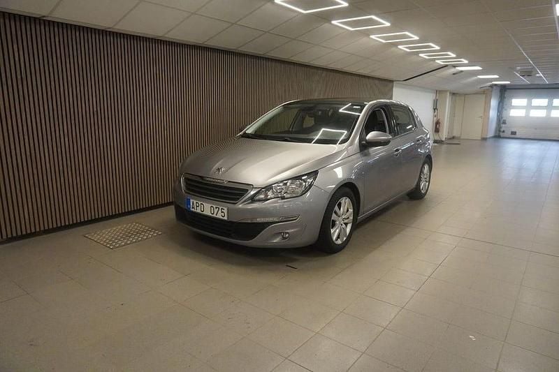 Grå Begagnad 2013 Peugeot 308 Active Halvkombi | 94 700 kr (Lite dyr) - Bild 1/4