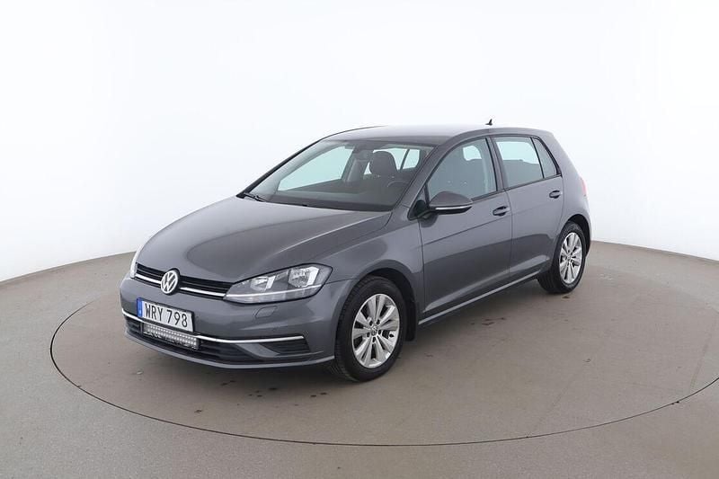 Grå Begagnad 2018 VW Golf VII Halvkombi | 156 000 kr (Bra pris) - Bild 1/3