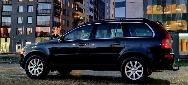 Begagnad Volvo XC90 165 HK (121 kW) 2005 Svartmettalic SUV