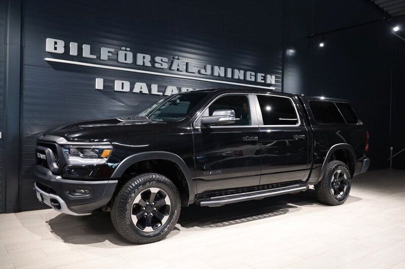 Svart Begagnad 2019 Dodge Ram Pickup | 679 000 kr (Marknadspris) - Bild 1/4