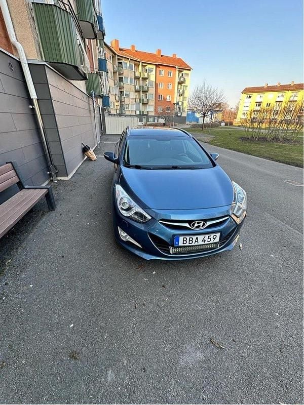 Blå Begagnad 2014 Hyundai i40 Kombi | 88 000 kr (Marknadspris) - Bild 1/4