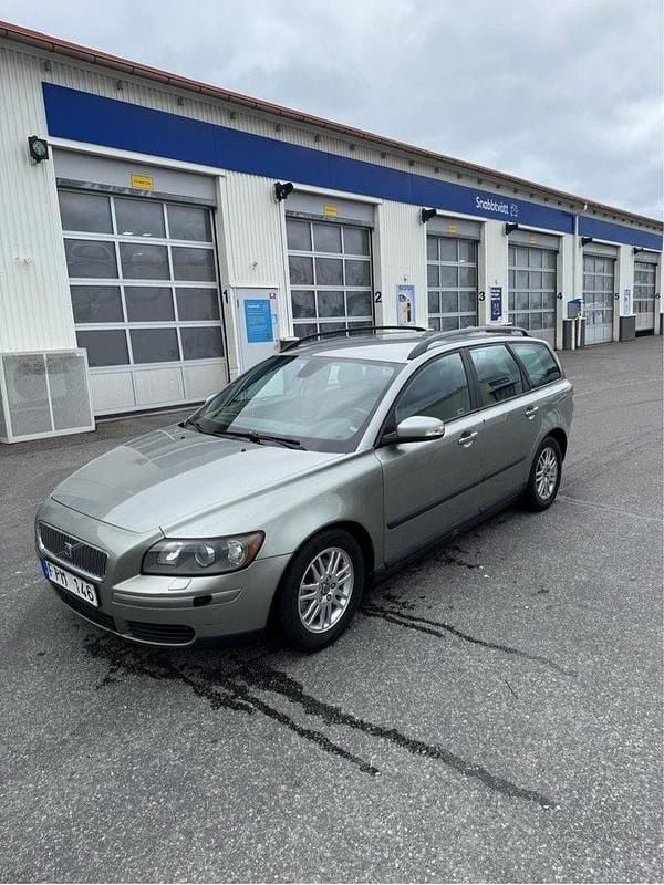 Grön Begagnad 2007 Volvo V50 Kinetic Kombi | 30 000 kr (Marknadspris) - Bild 1/4