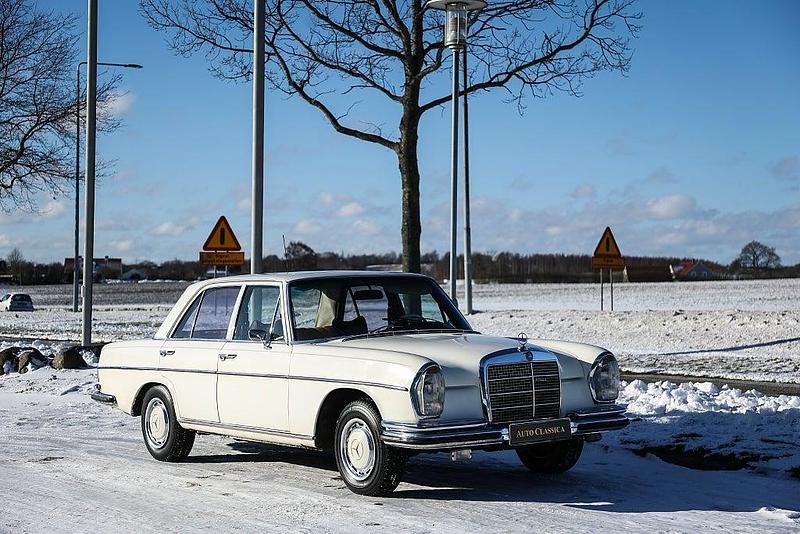 Begagnad Mercedes 280 140 HK (102 kW) 1969 Vit Sedan