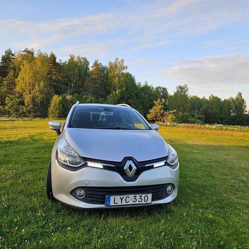 Silver Begagnad 2016 Renault Clio GrandTour Kombi | 62 000 kr (Marknadspris) - Bild 1/4
