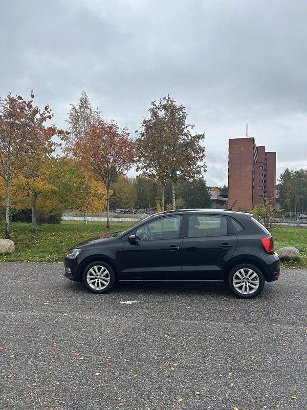 Svart Begagnad 2016 VW Polo Halvkombi | 89 000 kr (Marknadspris) - Bild 1/4