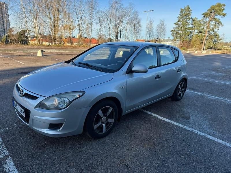 Begagnad 2010 Hyundai i30 Halvkombi | 35 000 kr (Marknadspris) - Bild 1/4