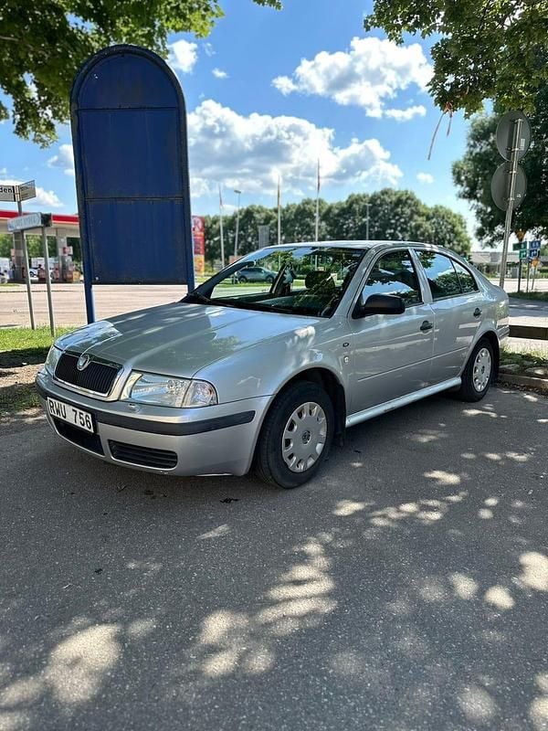 Begagnad 2001 Skoda Octavia Tour Halvkombi | 24 000 kr (Marknadspris) - Bild 1/4