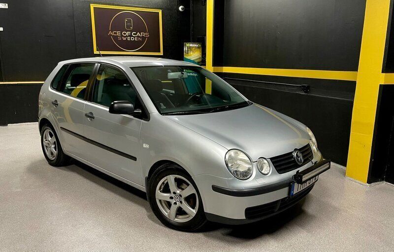 Silver Begagnad 2002 VW Polo Basis Halvkombi | 22 990 kr (Marknadspris) - Bild 1/4